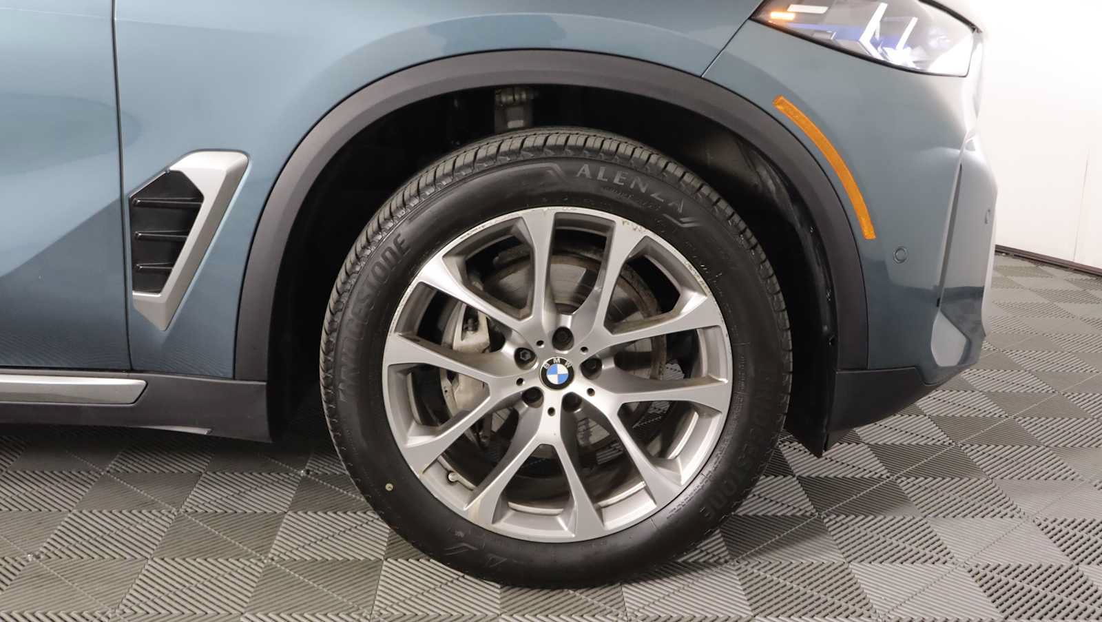 Used 2024 BMW X5 xDrive40i w/ Premium Package AWD/4WD image 7