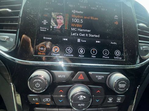 Used 2021 Jeep Grand Cherokee Laredo X RWD image 15