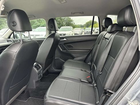 Used 2020 Volkswagen Tiguan SE AWD/4WD image 10