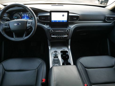 Certified 2020 Ford Explorer XLT w/ Equipment Group 202A image 19