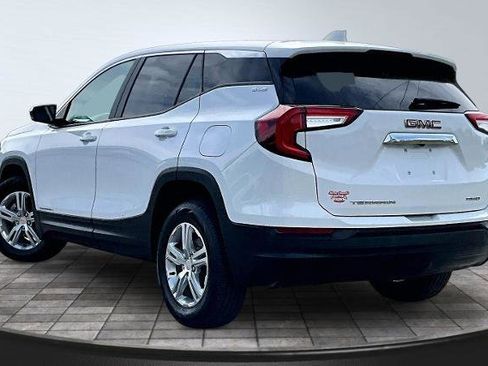 Used 2024 GMC Terrain SLE AWD/4WD image 2
