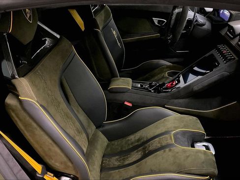 Used 2024 Lamborghini Huracan Sterrato image 14