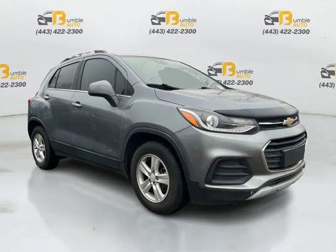 Used 2019 Chevrolet Trax LT w/ LT Convenience Package image 3