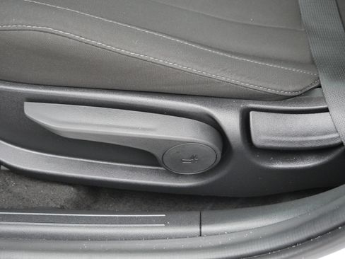 Certified 2025 Hyundai Elantra SEL image 20