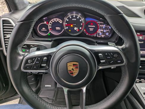 Used 2022 Porsche Cayenne GTS image 16