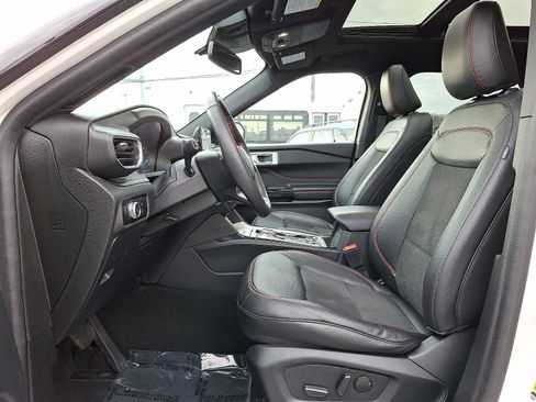 Certified 2023 Ford Explorer ST-Line w/ Class IV Trailer Tow Package image 14