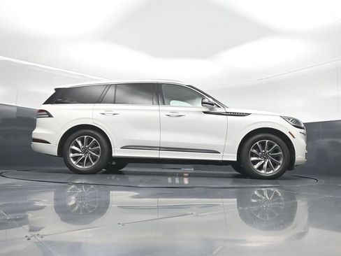 Used 2020 Lincoln Aviator Grand Touring w/ Elements Package Plus AWD/4WD image 46