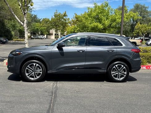 Certified 2025 Audi Q5 Premium w/ Convenience Package AWD/4WD image 10