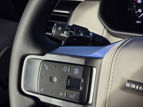 Used 2025 Land Rover Discovery Metropolitan Edition image 22