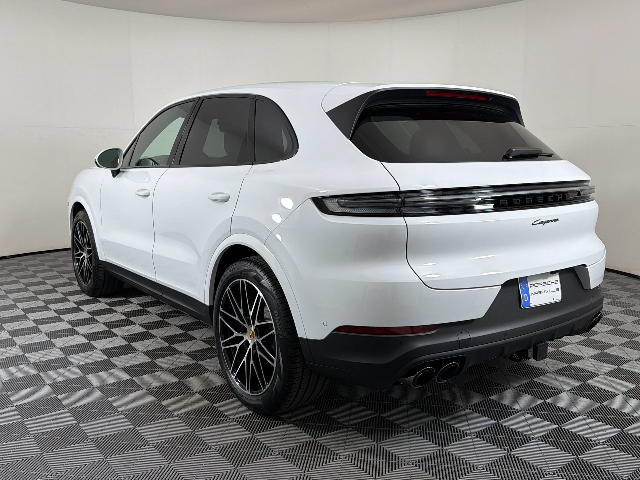 Used 2026 Porsche Cayenne AWD/4WD image 3