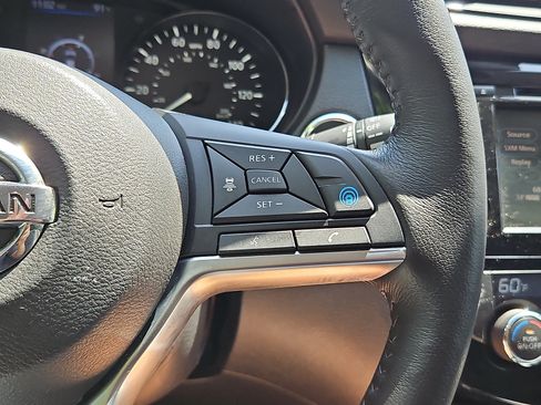 Certified 2019 Nissan Rogue SV w/ Premium Package AWD/4WD image 20