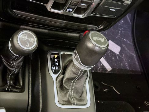 Used 2021 Jeep Wrangler Sahara image 25