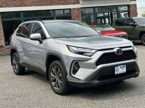 Used 2023 Toyota RAV4 XLE Premium AWD/4WD image 9