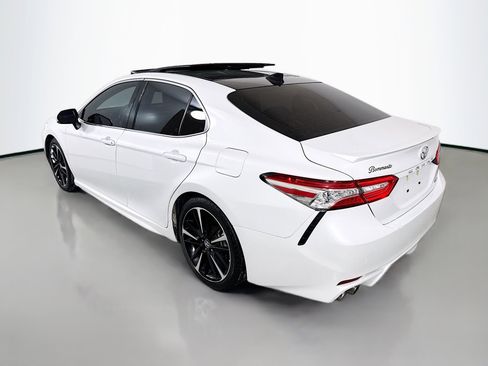 Used 2020 Toyota Camry XSE image 5