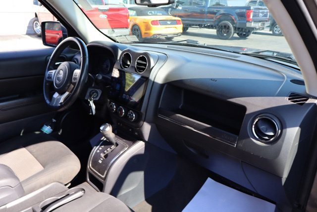 Used 2014 Jeep Patriot Latitude w/ Sun/Sound Group AWD/4WD image 33