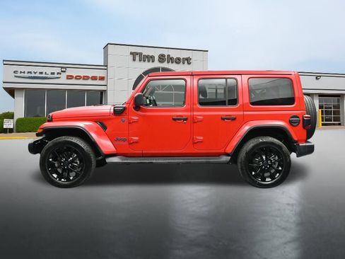 Used 2025 Jeep Wrangler Unlimited Sahara AWD/4WD image 2