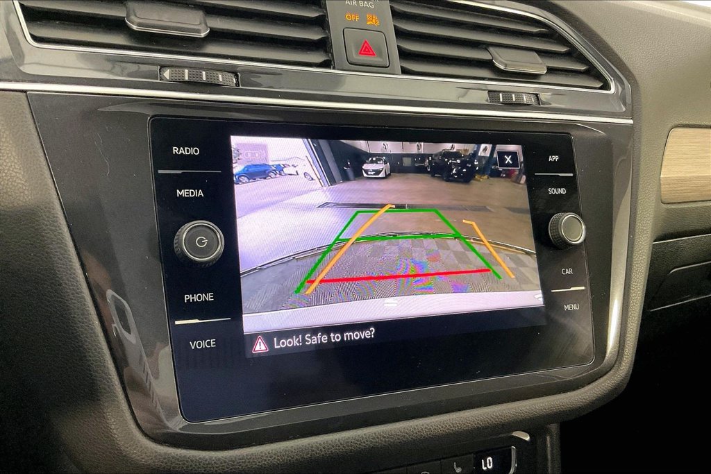 Used 2021 Volkswagen Tiguan SE w/ Panoramic Sunroof Package FWD image 27