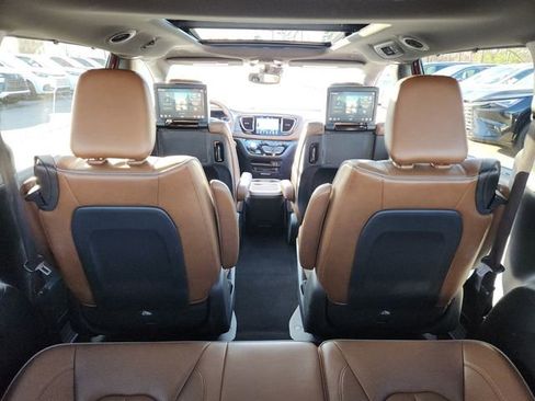 Used 2020 Chrysler Pacifica Limited w/ Advanced Safetytec Group image 17