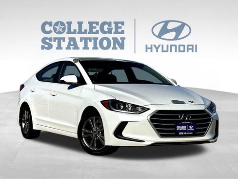 Used 2017 Hyundai Elantra SE image 3