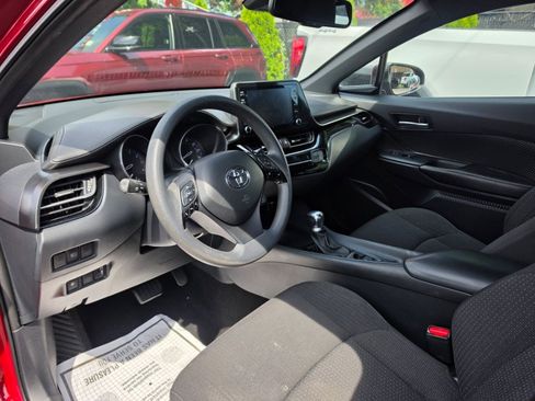 Used 2019 Toyota C-HR LE FWD image 15
