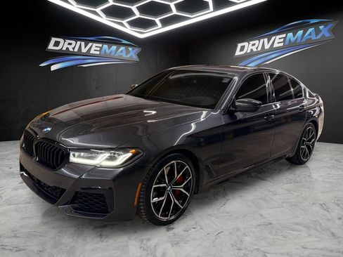 Used 2022 BMW M550i xDrive w/ Executive Package AWD/4WD image 1