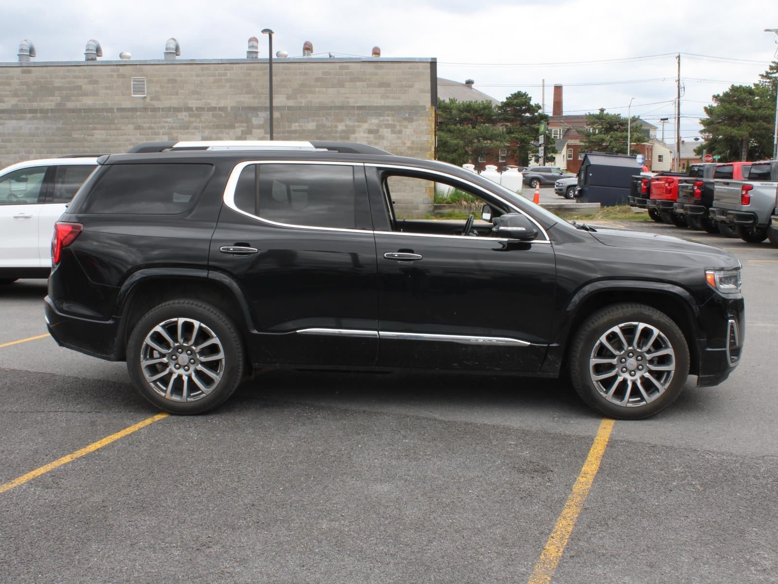 Used 2023 GMC Acadia Denali AWD/4WD image 7