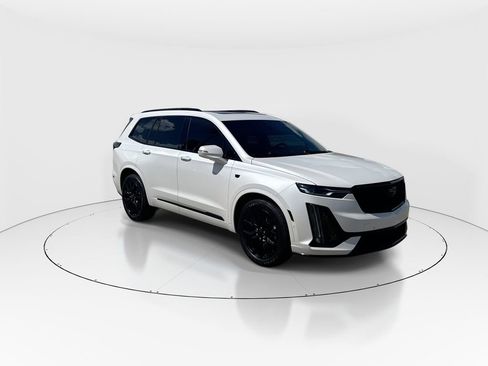 Used 2021 Cadillac XT6 Sport image 2
