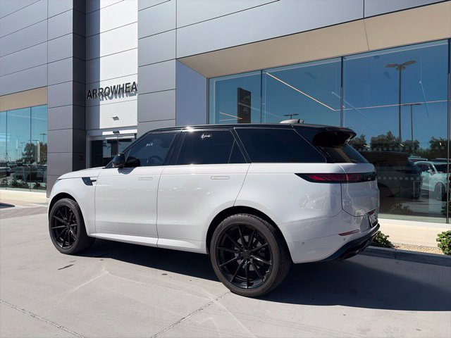 Used 2023 Land Rover Range Rover Sport SE Dynamic AWD/4WD image 2