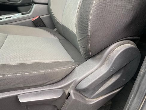 Used 2017 Ford Escape SE FWD image 11