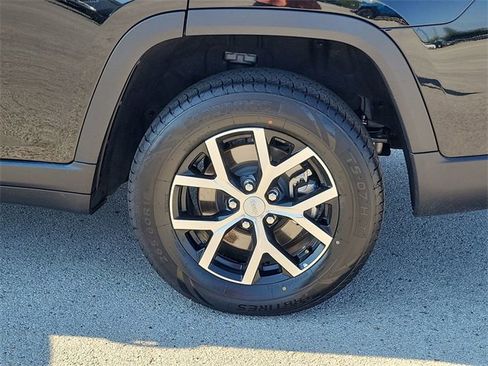 Used 2024 Jeep Grand Cherokee L Limited w/ Luxury Tech Group II image 19