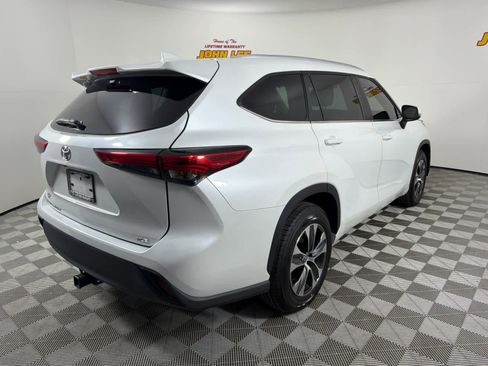 Used 2023 Toyota Highlander XLE FWD image 6