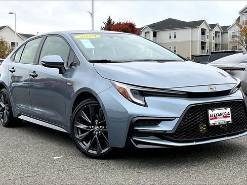 Used 2024 Toyota Corolla SE AWD/4WD image 2