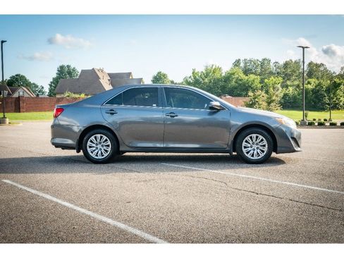 Used 2013 Toyota Camry FWD image 4