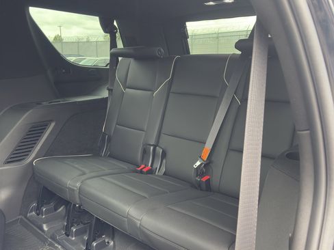 Used 2021 Cadillac Escalade Premium Luxury AWD/4WD image 9