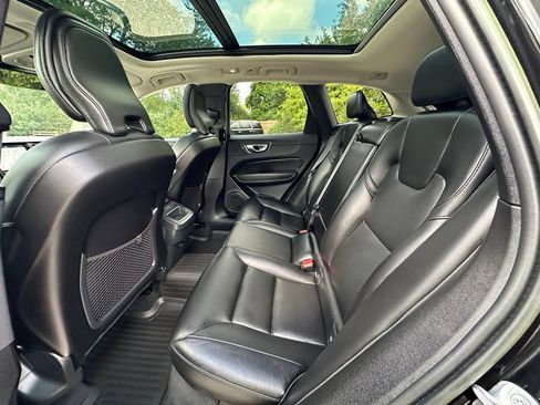 Used 2023 Volvo XC60 B5 Core w/ Climate Package AWD/4WD image 18