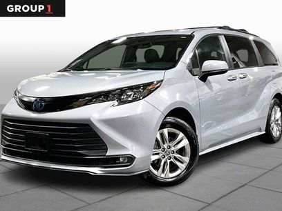Certified 2022 Toyota Sienna XLE Woodland Edition