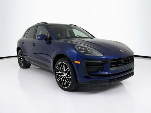 Certified 2025 Porsche Macan AWD/4WD image 7