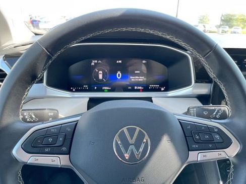 Used 2025 Volkswagen Taos SE AWD/4WD image 19