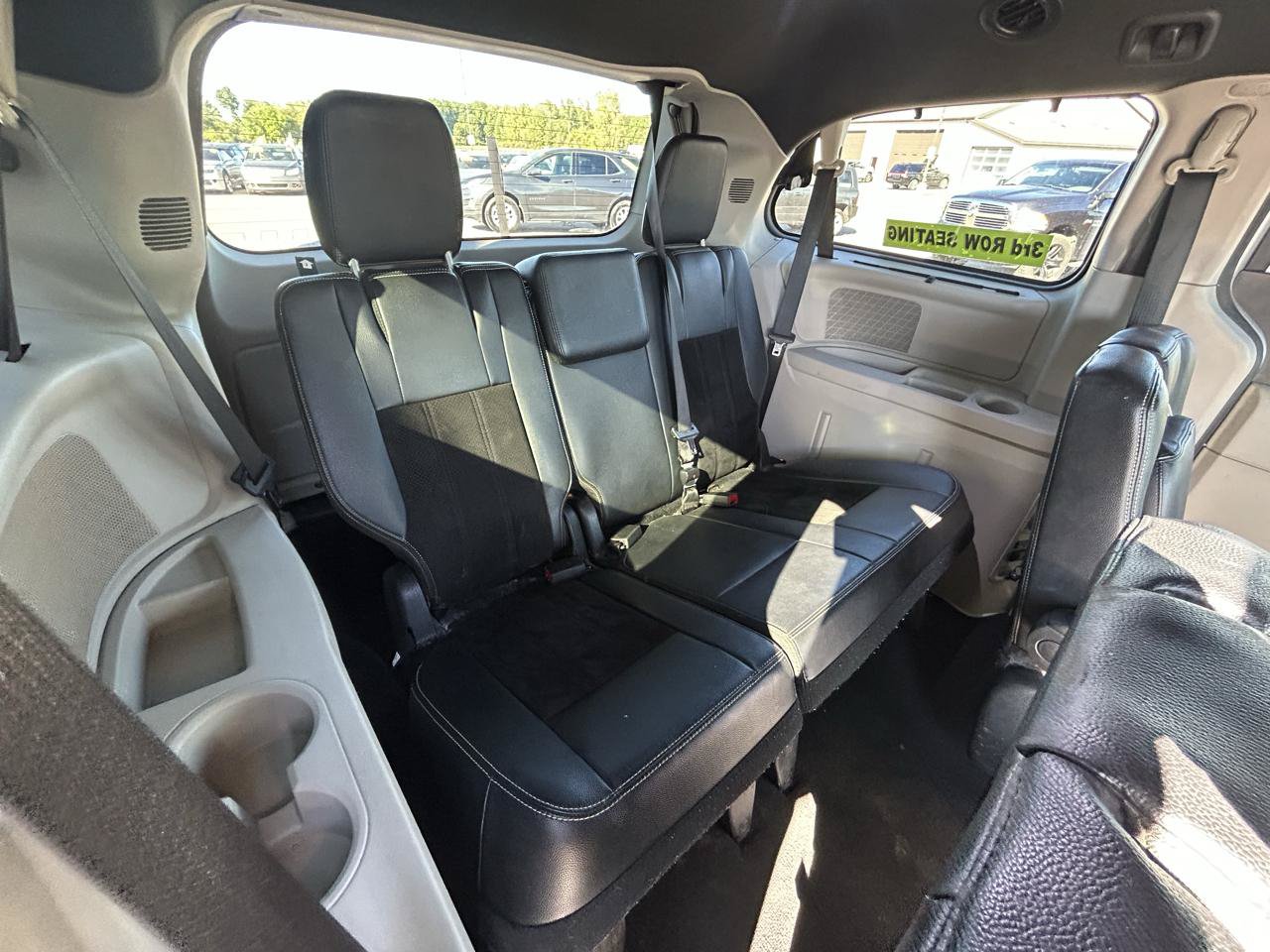 Used 2016 Dodge Grand Caravan SXT FWD image 13