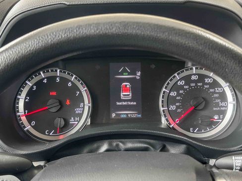 Used 2021 Toyota Highlander L FWD image 21