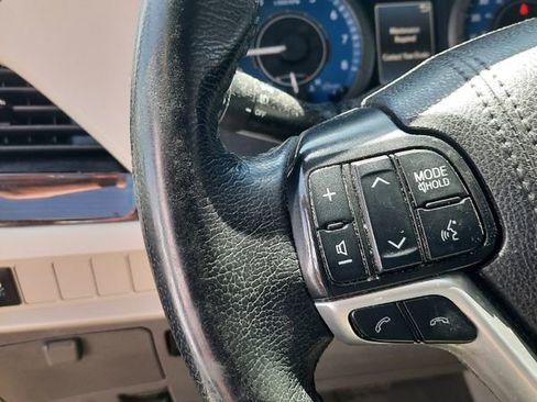 Used 2020 Toyota Sienna XLE AWD/4WD image 10
