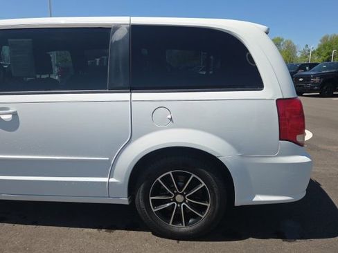 Used 2017 Dodge Grand Caravan SXT w/ Blacktop Package image 15