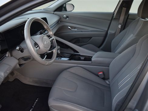 Used 2024 Hyundai Elantra SEL w/ Convenience Package image 8