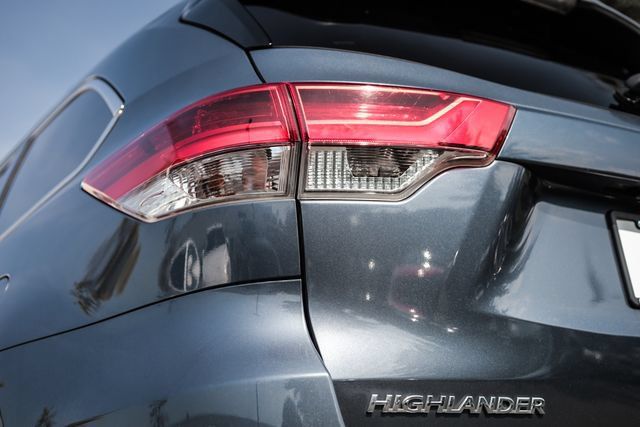 Used 2017 Toyota Highlander XLE AWD/4WD image 22