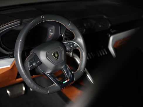 Used 2020 Lamborghini Urus image 35