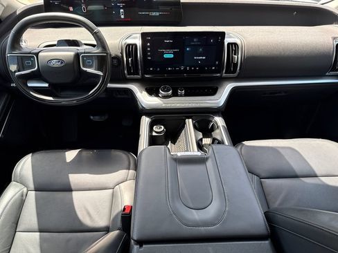 Used 2025 Ford Expedition Platinum AWD/4WD image 11