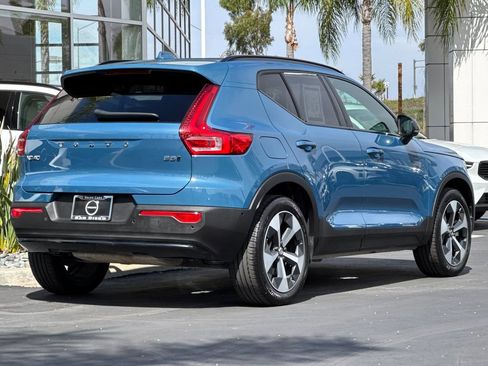 Certified 2025 Volvo XC40 B5 Plus AWD/4WD image 5