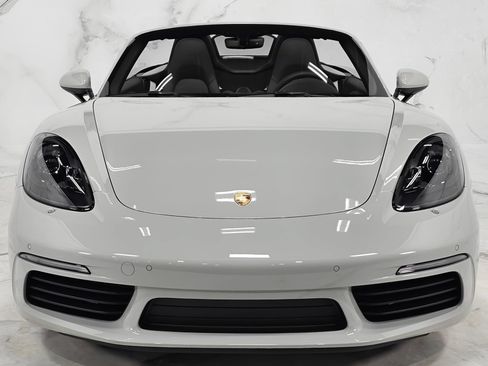 Used 2025 Porsche 718 Boxster RWD image 15
