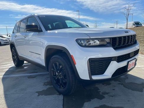 New 2026 Jeep Grand Cherokee Altitude AWD/4WD image 8