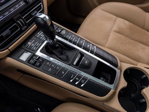 Used 2020 Porsche Macan image 37